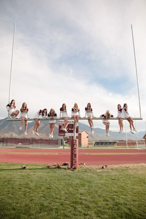 Cheerleader Stunts, Cheer Photo, The Cheerleaders, Cheer Team Pictures, Cheer Photography, Cheer Pics, Cheer Leading, Cheerleading Photos, Cute Cheer Pictures