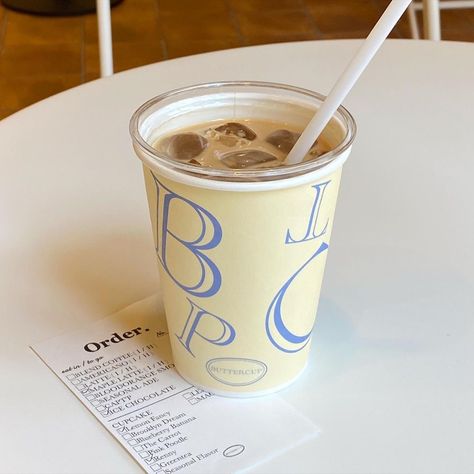 Coffee Takeaway Aesthetic, Iced Coffee Takeaway, Takeaway Coffee Aesthetic, Take Out Coffee Cup Design, Coffee Takeaway Cup, Takeaway Coffee Cups, Cafe Plan, Takeaway Packaging, Coffee Study