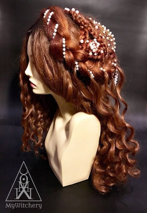 Pearls In Hair, Fantasy Wig, Ginger Wig, Historical Hairstyles, Medieval Hairstyles, Wig Brown, Fantasy Hair, Brown Wig, Hair Reference