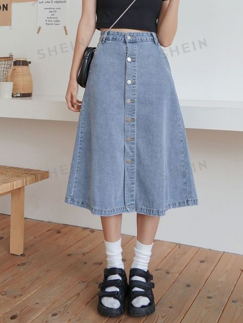 Blouse Muslimah Fashion, Modest Outfits Dresses, Blue Skirt Outfits, Button Front Denim Skirt, Denim Button Skirt, Moda Denim, Denim Skirt Outfits, Desi Fashion Casual, Rock Outfit