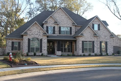 Graystone Classic Collection Georgia Cherokee Brick Houses In Georgia, Stone Exterior Houses, Light Brick, Georgia Homes, Suburban House, Brick Exterior House, Highland Homes, Brick Exterior, Luxury Homes Dream Houses