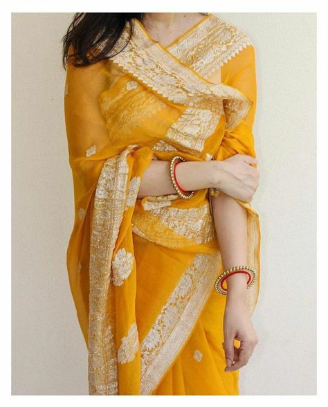 Weaving Fabric, Pure Chiffon Sarees, Saree Georgette, Banarsi Saree, Saree Designer, Indian Fashion Saree, Yellow Saree, Trendy Dress Outfits, Pure Chiffon