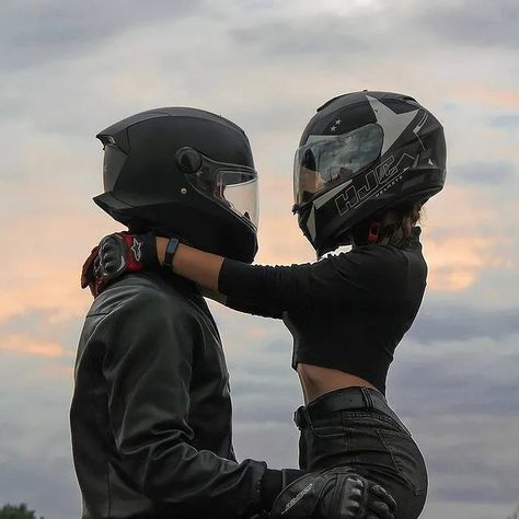 Couple Motard, Motorcycle Couple Pictures, Bike Couple, Biker Couple, Motorcycle Couple, Image Moto, Biker Photoshoot, Bike Photoshoot, Bike Photography