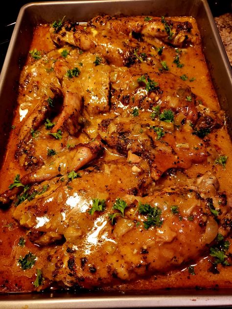 Baked turkey wings with mushroom gravy on a plate, garnished with parsley, served with green beans. Turkey Wing Recipes Baked, Bake Turkey Wings Recipe, Wings Recipe Baked, Smoked Turkey Wings, Baked Turkey Wings, Chicken Shawarma Recipe, Shawarma Recipe, Fried Turkey, Turkey Wings