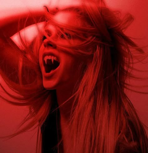 Long Vampire Fangs, Vampire Poster, Vampire Bites, Vampire Aesthetic, Female Vampire, Vampire Love, Vampires And Werewolves, Vampire Girls, Vampire Art