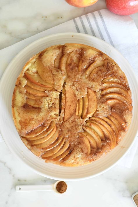 Upside-Down  Cake with Caramelized Apple Slices Cooking With Manuela Recipes, Sliced Apples Recipes, Quick Italian Recipes, Apple Upside Down Cake, Upside Down Apple Cake, Apple Coffee Cake, Italian Almond Cookies, Caramelized Apples, Dessert Pie Recipes