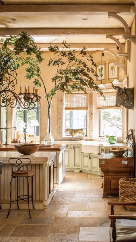 French Country Kitchens, Set Sofa, Country Interior, Country Style Kitchen, French Country Kitchen, Tuscan Style, Design Del Prodotto, French Country House, Counter Space