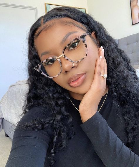 Makeup Looks With Glasses, Oversized Glasses Frames, Glasses Inspo, Corporate Girl, Feminine Accessories, Cute Glasses Frames, Glasses Aesthetic, Glasses Ideas, Glasses Frames Trendy