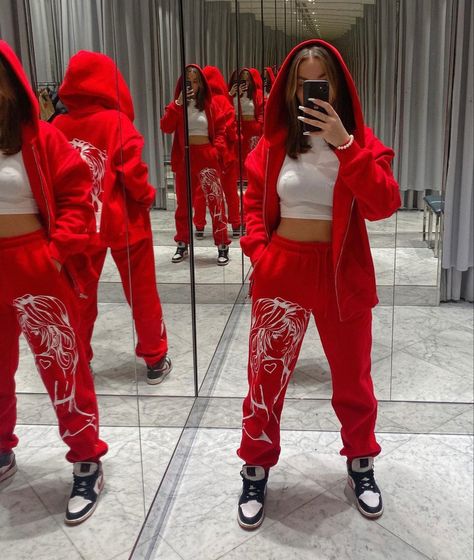 Red Tracksuit Outfit Women, Red Baddie Outfits, Cute Tracksuits, Red Sweatpants Outfit, Red Streetwear Outfit, Women Tomboy, Tomboy Stil, Pakaian Hipster, Tomboy Outfit