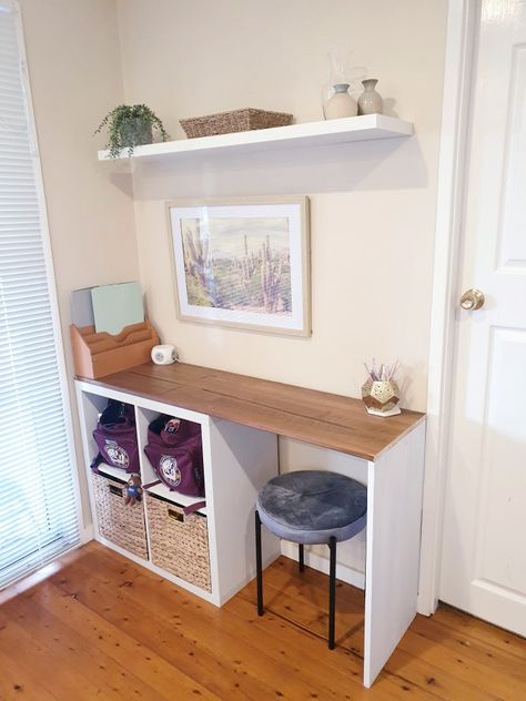 Small Ikea Room Ideas, Cube Storage Desk Ideas, Ikea Cube Desk, No Clutter Home Decor, Kallax Dressing Table, Storage Desk Ideas, Cube Shelf Desk, Cube Decorating Ideas, Cube Shelf Ideas