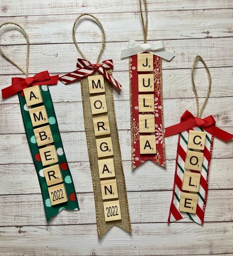 Scrabble Letter Ornaments, Diy Christmas Gifts Ornaments, Scrabble Christmas Ornaments, Scrabble Christmas, Scrabble Ornaments, Scrabble Crafts, Name Ornaments, Name Decorations, Letter Ornaments