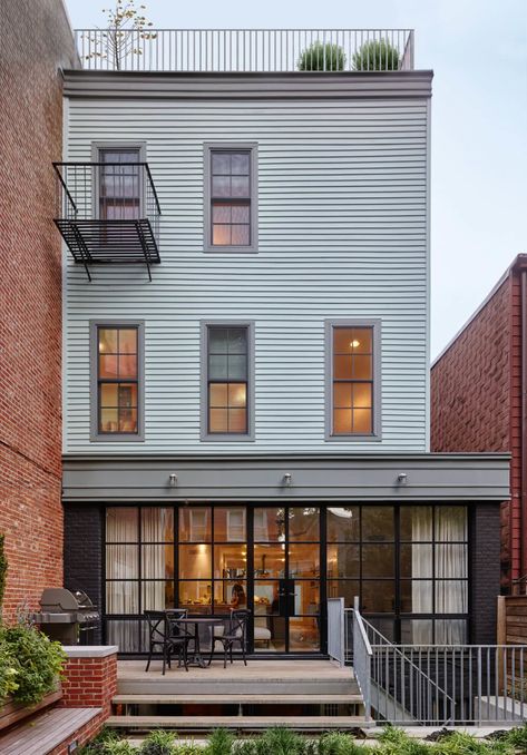 Greenpoint Row House Modern Home in New York, New York by Delson or… on Dwell Log Home Kitchens, Townhouse Exterior, Townhouse Designs, House Modern, Row House, House Extensions, New York New York, Prefab Homes, House Inspiration