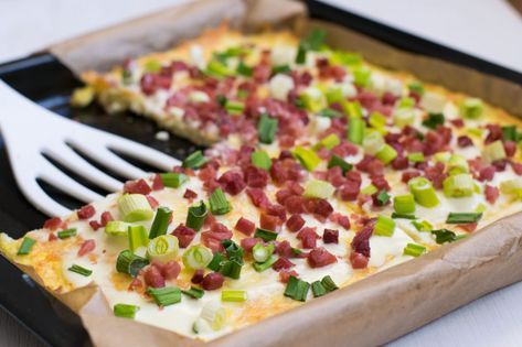 Ein leckeres Flammkuchen Rezept, was nicht nur schnell, lecker und großartig schmeckt, sondern auch noch Low Carb ist. Ideal zum Abnehmen Low Carb Flammkuchen, Low Carb Pizza, Paleo Dinner, Paleo Dessert, Convenience Food, Paleo Diet, Pizza Recipes, Eating Habits, No Bake Desserts