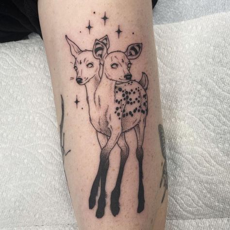 × 𝓒𝓱𝓮𝓵𝓼𝓮𝔂 𝓔𝓭𝓰𝓮𝓬𝓸𝓶𝓫𝓮 × on Instagram: “A new personal favourite!! I’m so proud of this, I love doin my spooky animals 🖤🖤 Thank you for choosing my flash Becca…” Fawn Tattoo, Rat Tattoo, Cow Tattoo, Deer Tattoo, Spooky Tattoos, Cute Little Tattoos, Cute Tiny Tattoos, Calf Tattoo, Dot Work Tattoo