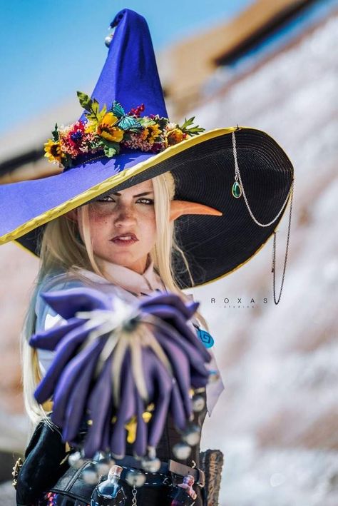 Taako cosplay hat, the base is just a floppy sun hat Taako The Adventure Zone, The Adventure Zone Taako, Taako Taaco, Snow Elf, Ren Faire Costume, Adventure Zone, The Adventure Zone, Floppy Sun Hats, Fantasy Drawings