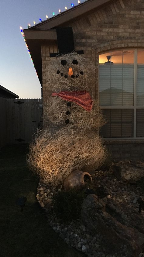 Tumbleweed Snowman, Mexico Christmas, Party 2023, Make A Snowman, 2022 Christmas, West Texas, Outdoor Decorations, Window Displays, Primitive Christmas