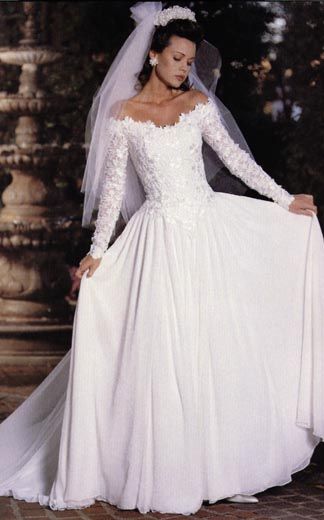 Demetrios 1996 - THIS is the dress I really wanted to buy. But I also wanted Greg's ring to have diamonds. *sigh* 1990s Bridal Gowns, 2001 Wedding Dress, Princess Themed Wedding Dresses, Vintage Wedding Dress 1990s, Wedding Dresses 1990s Style, Early 2000s Wedding Dress, 1990 Wedding Dress, 2000s Wedding Dress, 1990s Wedding Dress