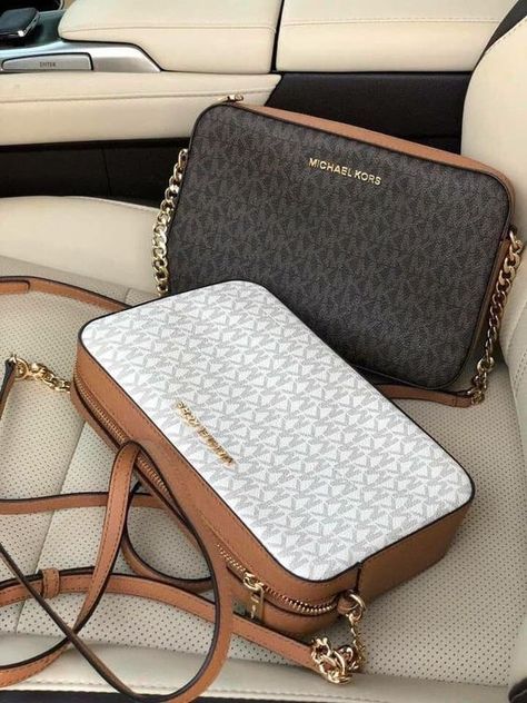 #follow #bags #handbags #purses #fashion #style #luxury #blog #blogging #blogger Trendy Purses, Luxury Bags Collection, Purse Essentials, Mk Purse, Mk Handbags, Over The Shoulder Bags, Girly Bags, Michael Kors Crossbody Bag, Mk Bags