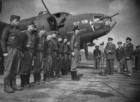 B 17 Flying Fortress, Memphis Belle, Aircraft Nose Art, Wwii Airplane, Flying Fortress, Airplane Pilot, American Military, B 17, Vintage Airplanes