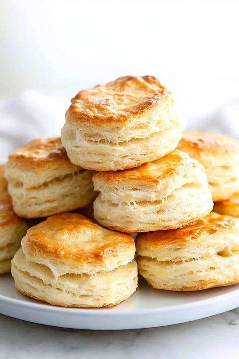 Buttermilk Biscuits - Insanely Good Easy Buttermilk Biscuits, Buttermilk Biscuits Easy, Best Biscuit Recipe, Southern Buttermilk Biscuits, Buttermilk Bread, Buttermilk Biscuits Recipe, Southern Biscuits, Bread Rolls Recipe, Breakfast Meat