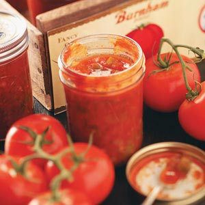 Spicy Chunky Salsa Recipe from Taste of Home Chunky Salsa Recipe, Chunky Salsa, Canning Tomatoes, Salsa Recipe, Tomato Recipes, Taste Of Home, Canning Recipes, Stuffed Hot Peppers, Tomato Salsa