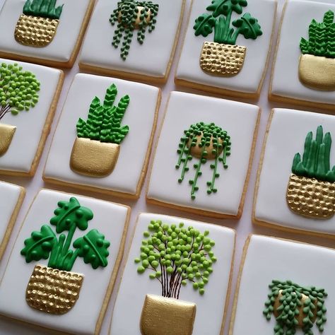 Flower Sugar Cookies, Royal Iced Cookies, Leaf Cookies, Sugar Cookie Royal Icing, Paint Cookies, Frosting Tips, Iced Sugar Cookies, Cookie Business, Food Decor