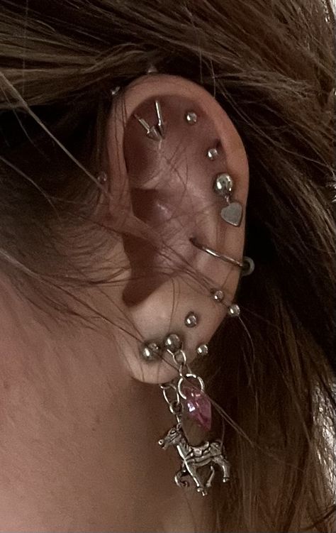 Grunge Piercings Ear, Crowded Ear Piercings, Piercings Ear Grunge, Ear With Lots Of Piercings, Grunge Ear Piercings, Girl With Piercings, Fully Pierced Ears, Maximalist Piercings, Black Ear Piercings