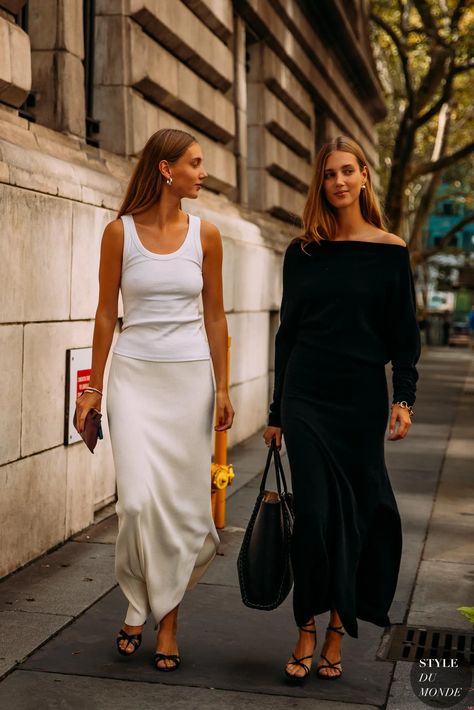 City Summer Outfits, Cecilie Moosgaard, 2024 Street Style, Ss 2024, New York Outfits, Milan Fashion Week Street Style, Reportage Photography, Chic Skirts, Streetstyle Fashion