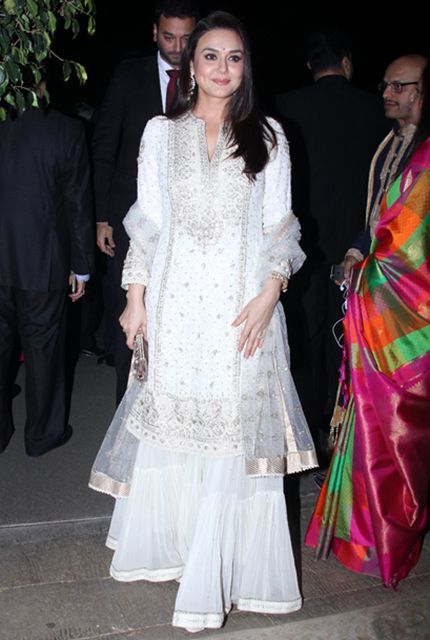 White Sharara, Sharara Designs, Desi Dress, Outfits Indian, Eid Outfit, Punjabi Outfits, Ritu Kumar, Aishwarya Rai Bachchan, Pakistani Bridal Wear