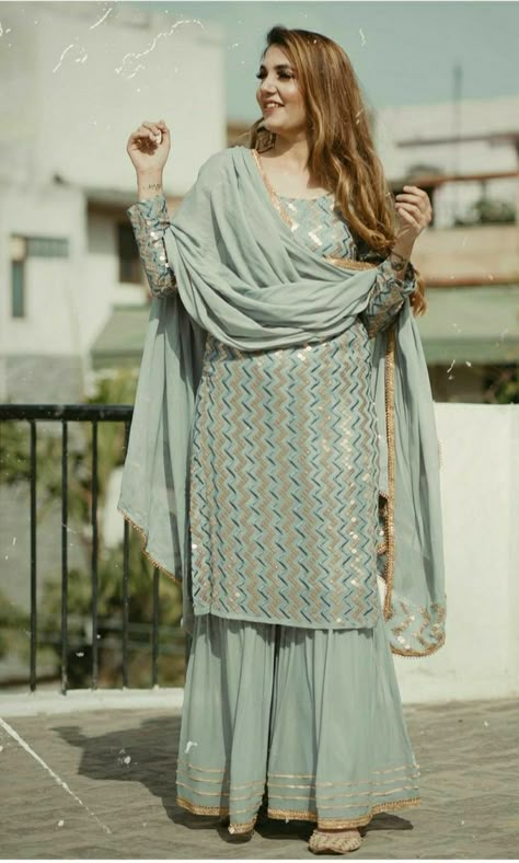 Jorjet Kurti Design New Pakistani, Sarara Garara Dress, Shara Suit Designs, Grara Dress Pakistani Simple, Sarara Suit Design, Sharara Suit Design, Indian Sharara, Sarara Dress, Gharara Designs