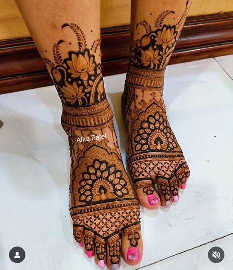 Bridal Mehndi Designs Lag, Leg Mehndi Bridal Design, Bride Leg Mehendi Design Latest, Mehndi Designs Foot Bridal, Mehndi Designs For Legs Bridal, Bride Legs Mehndi Design, Bridal Leg Design, Bridal Mehndi Legs Design, Bridal Lag Mehandi Design