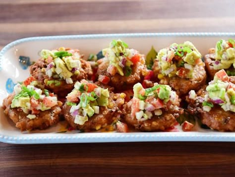 Corn Cakes Recipe, Food Network Recipes Pioneer Woman, Vegetarian Main Course, Corn Cakes, Pioneer Woman Recipes, Summer Eating, Avocado Salsa, Ree Drummond, Vegetable Side