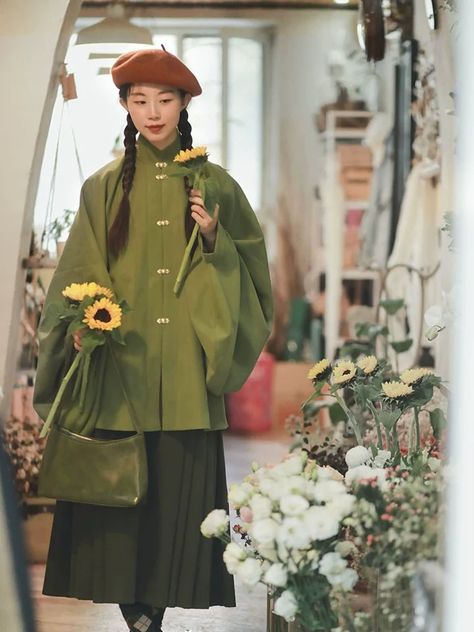 Hanfu Style Modern, Ming Dynasty Clothing, Ming Dynasty Hanfu, Curated Closet, Farm Clothes, Stylish Work Attire, Ming Dynasty, Vintage Fits, Forest Fairy