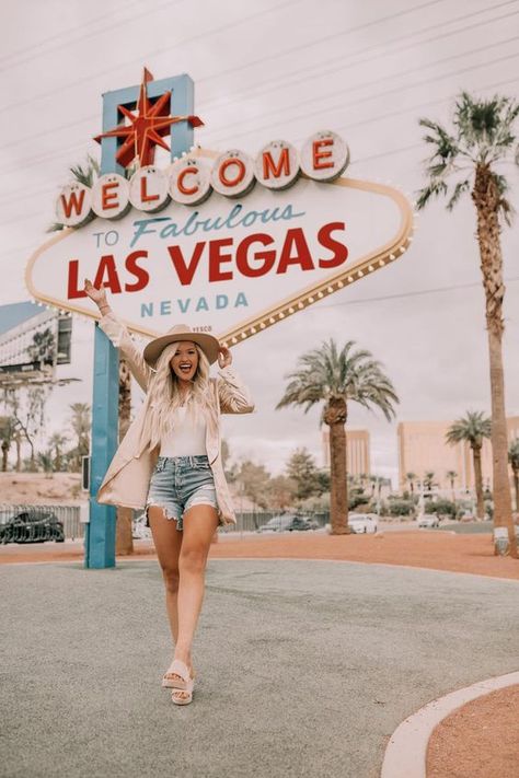 What To Wear In Vegas | 40+ Las Vegas Outfits For Every Occasion Las Vegas Outfit Ideas, Las Vegas Outfit Summer, Vegas Outfit Ideas, Welcome To Las Vegas Sign, Vegas Trip Planning, Las Vegas Pictures, Vegas Girls Trip, Vegas Outfits, Las Vegas Outfit