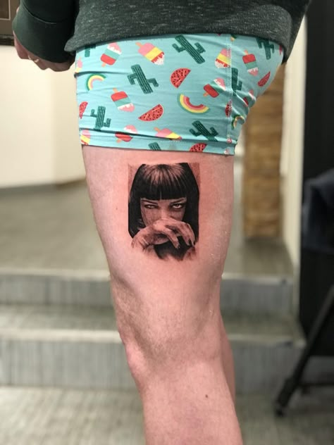 Pulp Fiction Uma Thurman Tattoo done at Leading Light in Bergen Norway by @Richard.Johansen on Instagram Pulp Fiction Uma Thurman, Pulp Fiction Tattoo, Arte Pulp, Full Leg Tattoos, Surreal Tattoo, Movie Tattoo, Bottle Tattoo, Movie Tattoos, Epic Tattoo