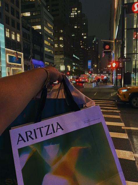 shopping in aritzia, 5th avenue Shopping In New York Aesthetic, Nyc Shopping Aesthetic, Catie Core, New York Shopping Aesthetic, Shopping Is My Sport, Nyc Shops, New York City Shopping, Nyc Stores, Champagne Coast