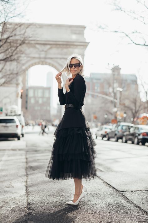 Tule Skirt Outfit, Prom Dresses Gorgeous, Long Black Tulle Skirt, Style A Tulle Skirt, Black Tulle Skirt Outfit, Tulle Skirts Outfit, Black Tulle Dress, Gonna In Tulle, Tulle Long Skirt