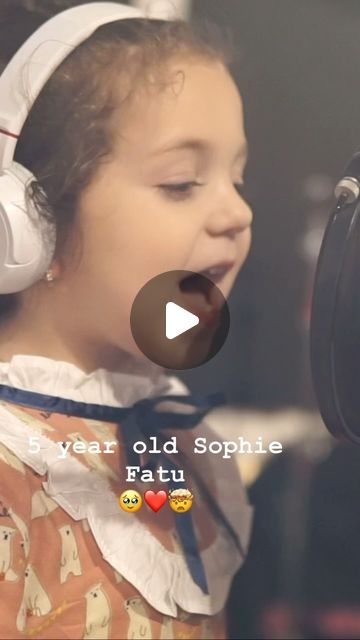 Baby Singing, Support Encouragement, Music Genius, Kids Singing, Baby Songs, For Your Love, Frank Sinatra, Music Performance, Cute Gif