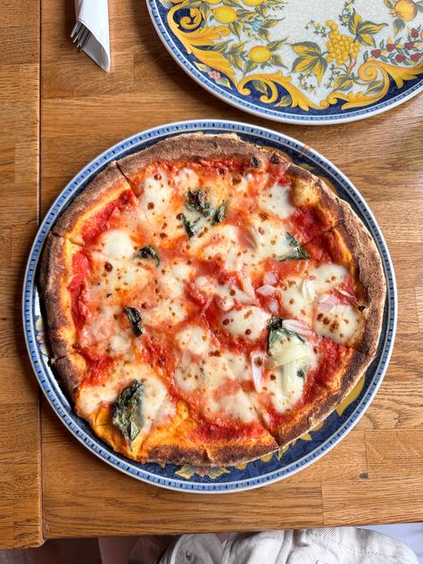 Beautiful designed platter containing Italian style Margherita pizza with basil leaves and mozzarella cheese. Pizza Aesthetic, Margherita Pizza, Pizza, Pizzas