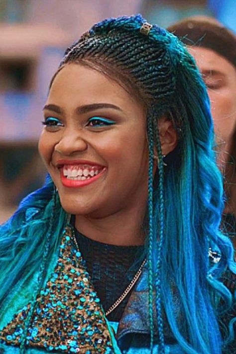 Descendants Uma, China Mcclain, Uma Descendants, Alice Costume, Anne Mcclain, China Anne Mcclain, Cheerleading Hairstyles, China Anne, Fresh Beauty