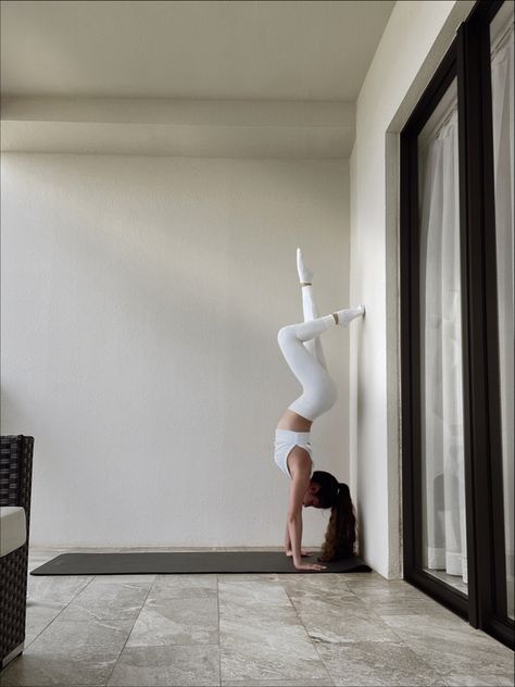 Finally did my version of this pose! 📸 #yoga #pilates #handstand #wellness Handstand Aesthetic, Better Gut Health, Fitness Content, Yoga Handstand, Pilates Routine, Outdoor Exercise, 5 Senses, Goals Inspiration, Gym Inspo