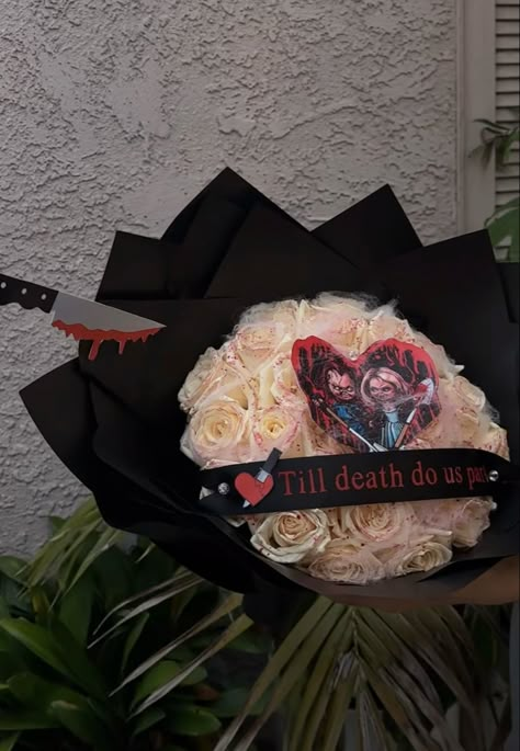 Spooky Eternal Rose Bouquet, Chucky Bouquet, Beetlejuice Bouquet, Character Flower Bouquet, Spooky Ramos, Coraline Bouquet, Halloween Ramos, Eternal Ramos, Spooky Arrangements