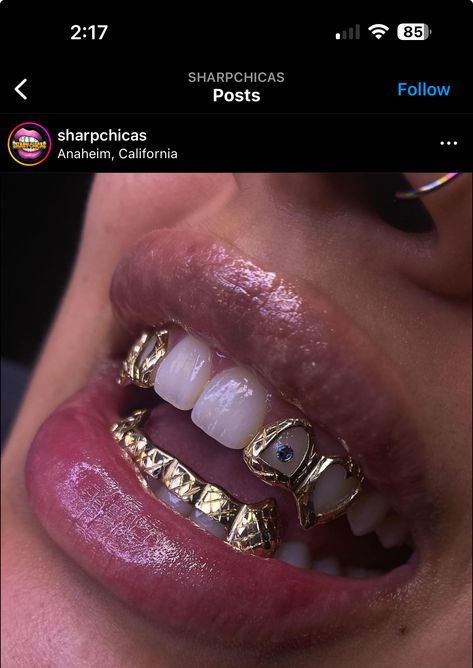 Grillz With Gems, Diamond Fangs Grills, Gold Slugs Grillz Women, Grills Inspo Women, Grillz For Females Bottom Teeth, Grills For Women Teeth Fangs, Grill Inspiration Teeth, Grillz For Females Black, Custom Grillz For Women