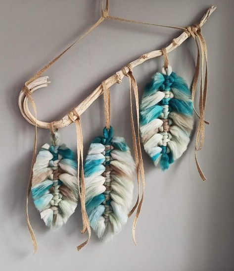 Diy Macrame Plant Hanger Easy, Interior Themes, Macrame Feathers, Boho Crafts Diy, Macrame Supplies, Diy Macrame Plant Hanger, Diy Weaving, Macrame Boho, Macrame Patterns Tutorials