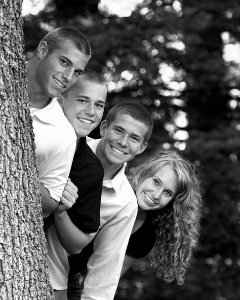 Cousins Cousin Pictures, Sibling Photography Poses, Sibling Photo Shoots, Cousin Photo, Big Family Photos, Sibling Pictures, Family Portrait Poses, Sibling Photography, Sibling Photos