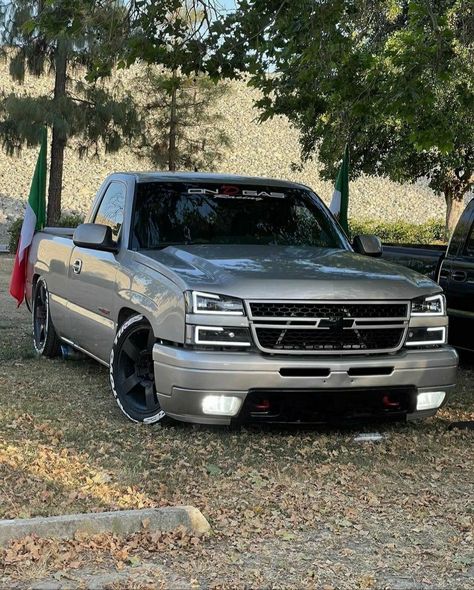 Slammed Chevy Silverado, Chevy Pickup Trucks Chevrolet Silverado, Tacuache Trucks, Mamalona Truck, Takuache Trucks, Chevy Silverado Ss, Dropped Chevy Silverado, Chevy Silverado Single Cab, Chevy Silverado Hd