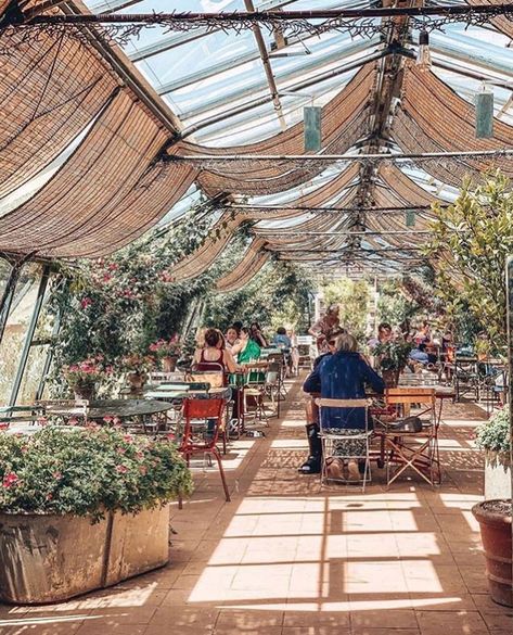 Greenhouse Restaurant, Glass Restaurant, Petersham Nurseries, Home Greenhouse, Desert Living, Garden Coffee, Beautiful Patios, Dream Studio, Cozy Place