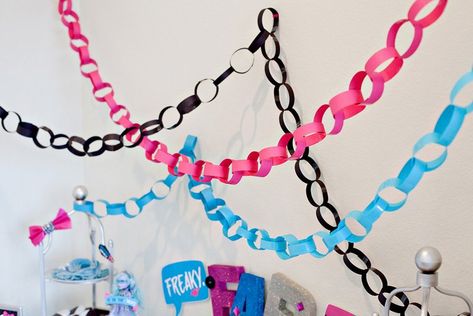 Monster High Party Ideas - Part 2: Freaky Fab Fun Dessert Table // Hostess with the Mostess® Monster High Party Ideas, Monster High Halloween, Monster High Birthday Party, Kylie Birthday, Fun Dessert, Paper Chain, Monster High Party, Birthday Party Planning, Dessert Tables