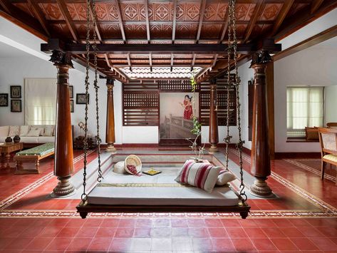 Traditional Indian Houses, Chettinad House, Kerala Traditional House, Indian Houses, Indian Interiors, Courtyard House Plans, Indian Home Design, Courtyard Design, Indian Home Interior