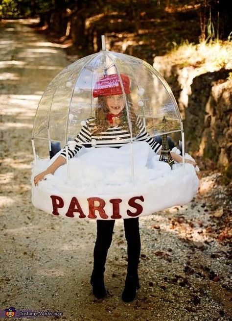 Great idea for any type of snow globe costume. #Halloween #snowglobe #Costume #kids Snowglobe Costume, Diy Fantasia, Clear Umbrella, Cute Umbrellas, Image Halloween, Costume Works, Holloween Costume, Halloween Costume Contest, Creative Costumes